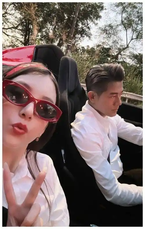 方媛情人节,开跑车与郭富城私约,炫耀财富?_生育_网友_感情