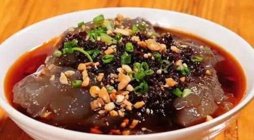 经典上联:小老鼠偷吃热凉粉,看似简单却难对,怎么对才工整风趣