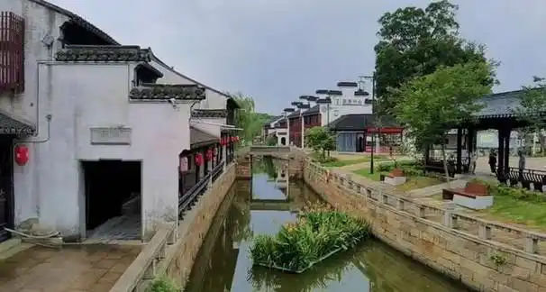 杨舍老街,位于江苏省苏州市张家港市杨舍镇,是一处保存完好的古镇.