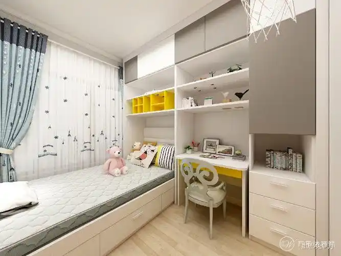 榻榻米卧室,是一个初中女孩子的房间.