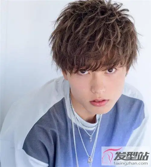 型男帅哥首选烫发 发根定位烫时尚无比