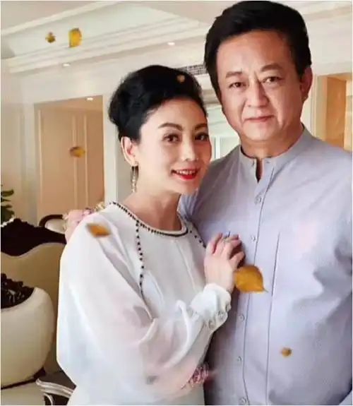 谭梅18岁时与朱军谈恋爱这是我一辈子最正确的选择