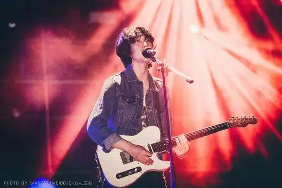 痛仰乐队的吉他手竟然也是一枚深情民谣歌手