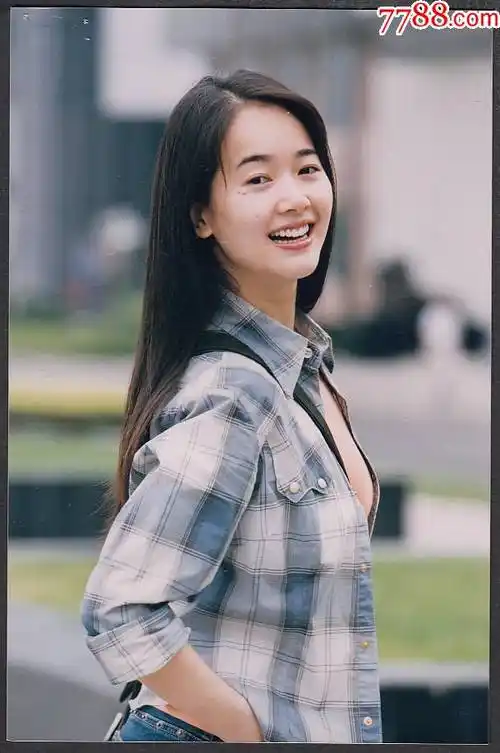 著名影视演员左小青