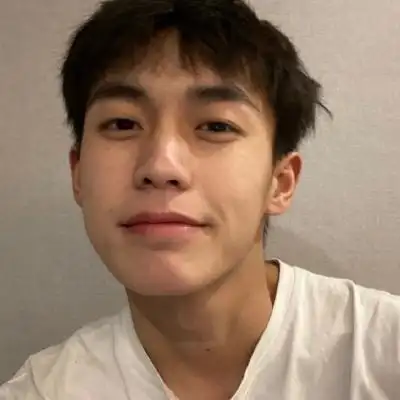 耐看帅气真人男生头像年年有余