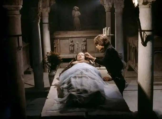 p>《罗密欧与朱丽叶》是由 a target="_blank" href="/item/佛朗哥