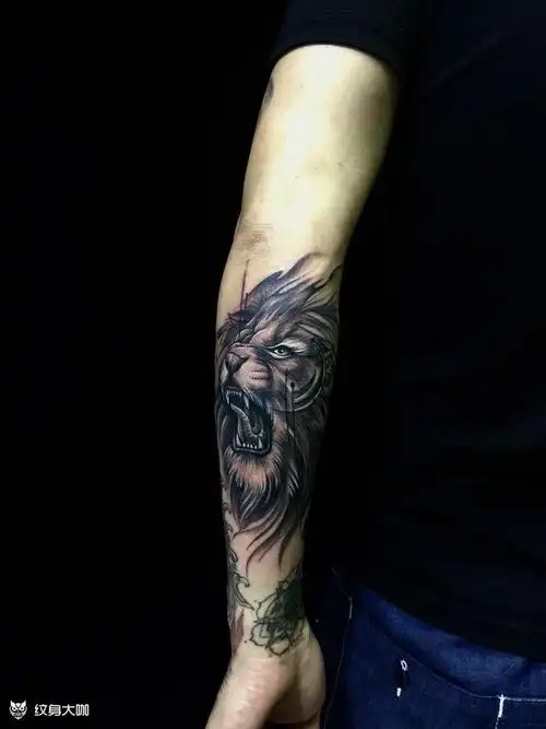 手臂欧美狮子_纹身图案手稿图片_丫丫的纹身作品集
