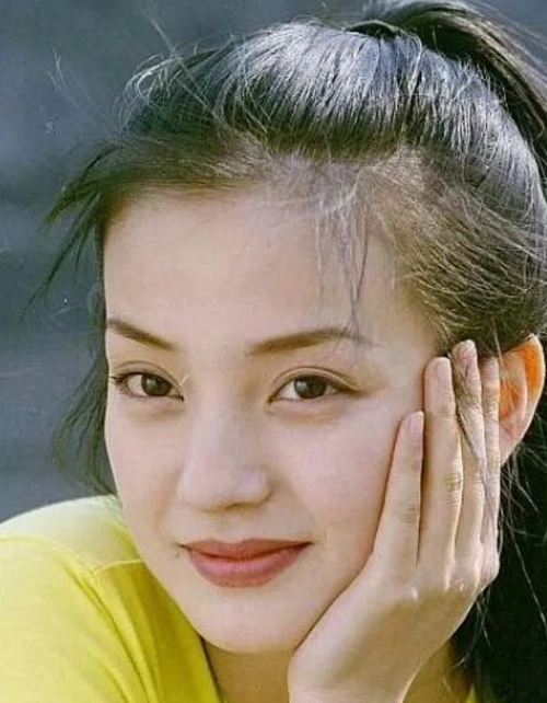 赵薇老照片公开,绝美形象如"仙女下凡",没艳到你算我输