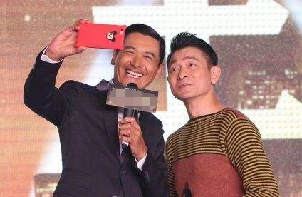 吴彦祖成m型秃妻子表示已有一段时间今45岁不敌岁月