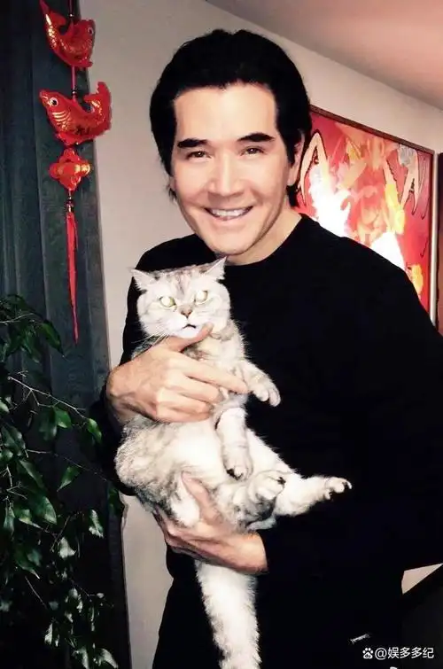 著名歌手朱桦:曾经婉拒费翔求爱,陪妈妈抗击"阿尔茨海默病"