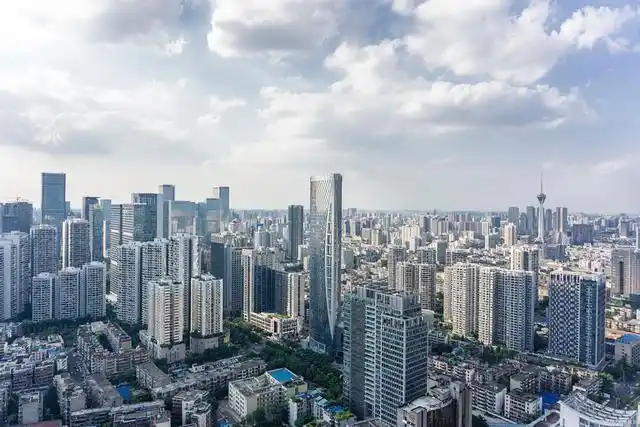 四川城市战略的隐忧:一骑绝尘的成都,终将高处不胜寒