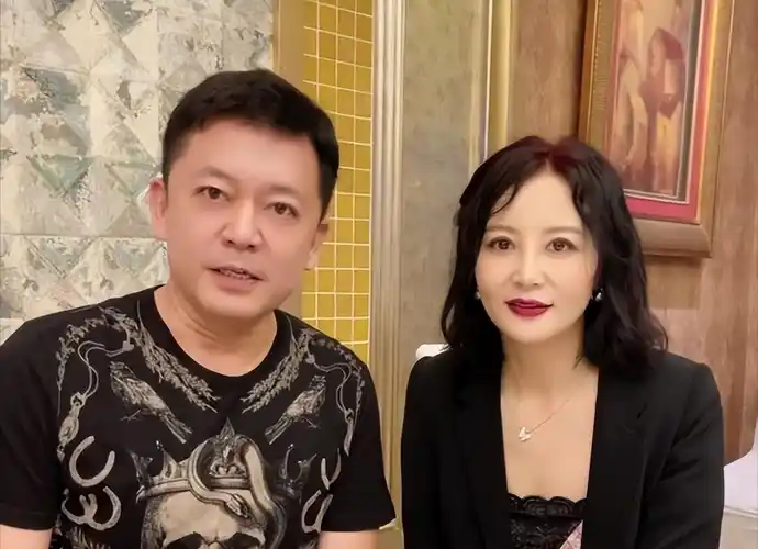 何政军和范雨:结婚30年恩爱如初,60岁后生活简朴,现在生活怎样_父亲