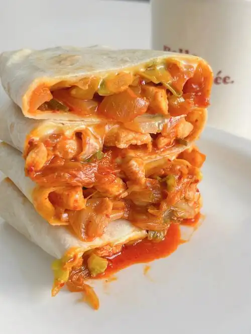 76食材:卷饼丨泡菜丨鸡肉丨洋葱丨包菜丨韩式辣酱丨低脂芝士76