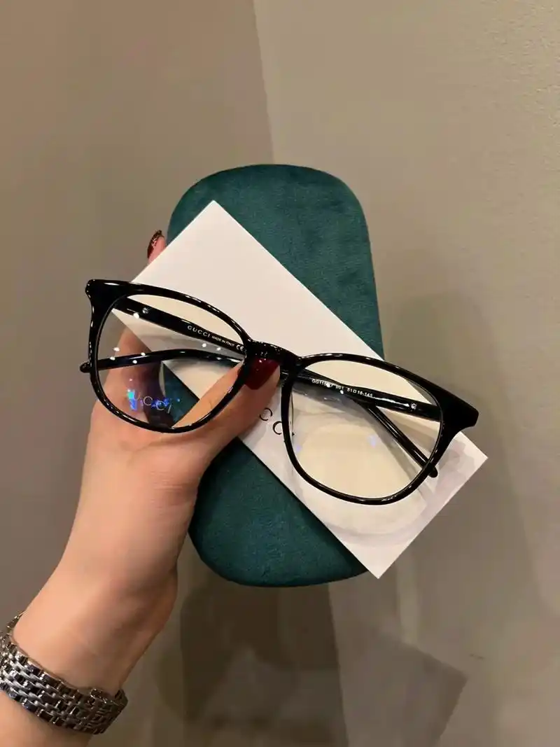 gucci~巨百搭素颜黑框.新款【gu**】经典板材黑框眼镜 - 抖音