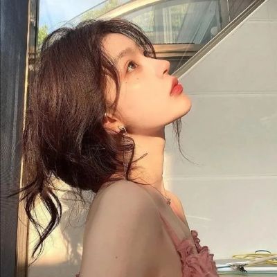 简单气质清冷很有气质的女生头像2022清冷女生头像温柔很有质感