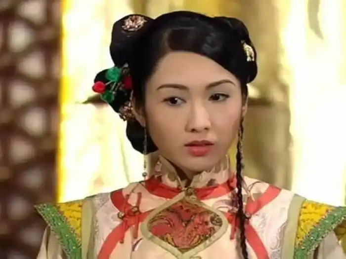 《金枝欲孽》在内地播出引起轰动,黎姿更是以这部戏再次红遍内地,古装