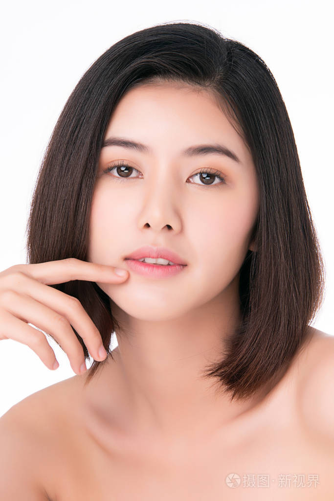 年轻美丽的亚洲女人,皮肤干净清新.