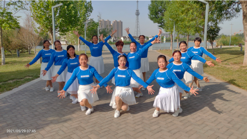 小芳广场舞《想啊》原创13人变队形附教学