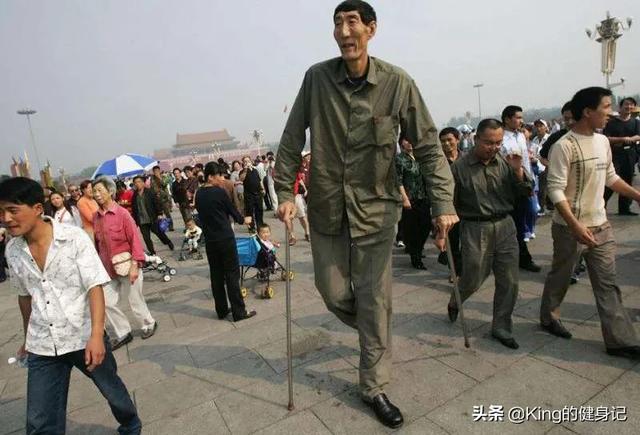 头条问答 - 假设一个人身高三米,且除了身高,其他数据与正常人相同,他