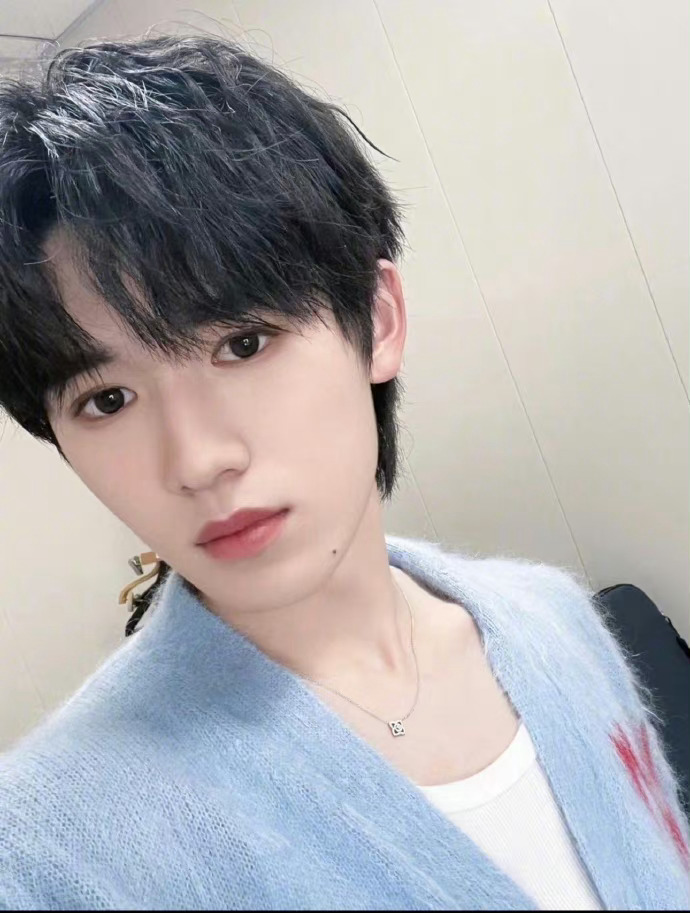 宋亚轩生日写真花絮图##宋亚轩最新怼脸自拍