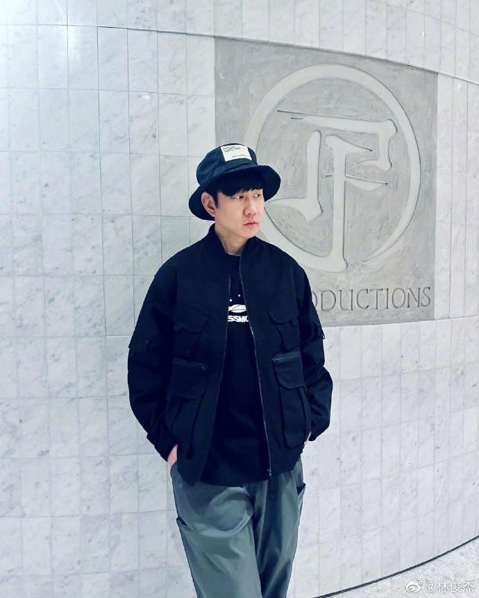 林俊杰春日随拍