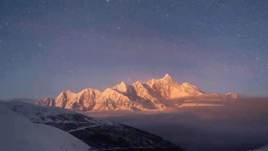 星空雪山风景壁纸