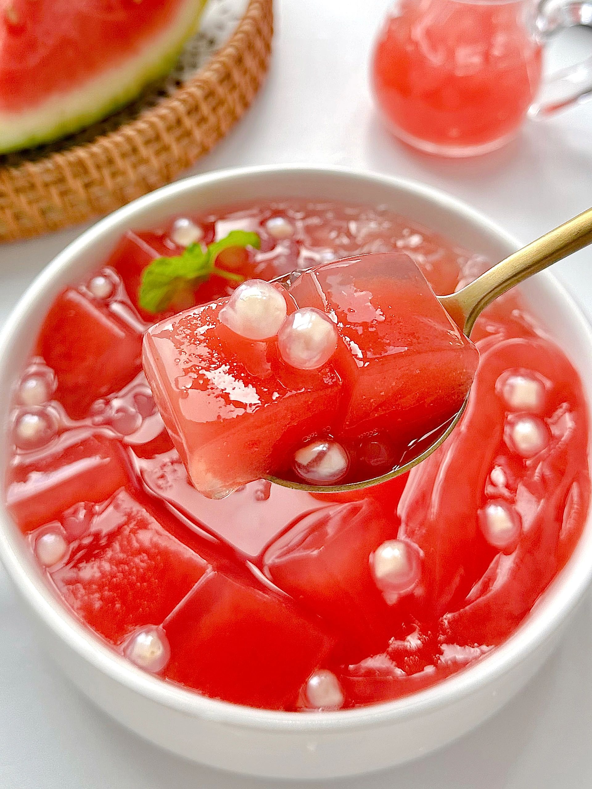 清凉95又解暑! 这么热的天气,来一碗冰冰涼涼的91西瓜冰粉吧!