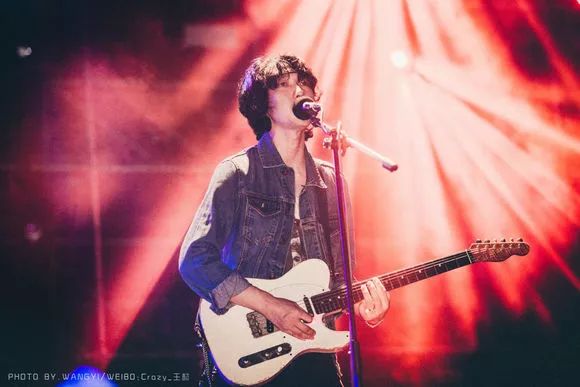痛仰乐队的吉他手竟然也是一枚深情民谣歌手