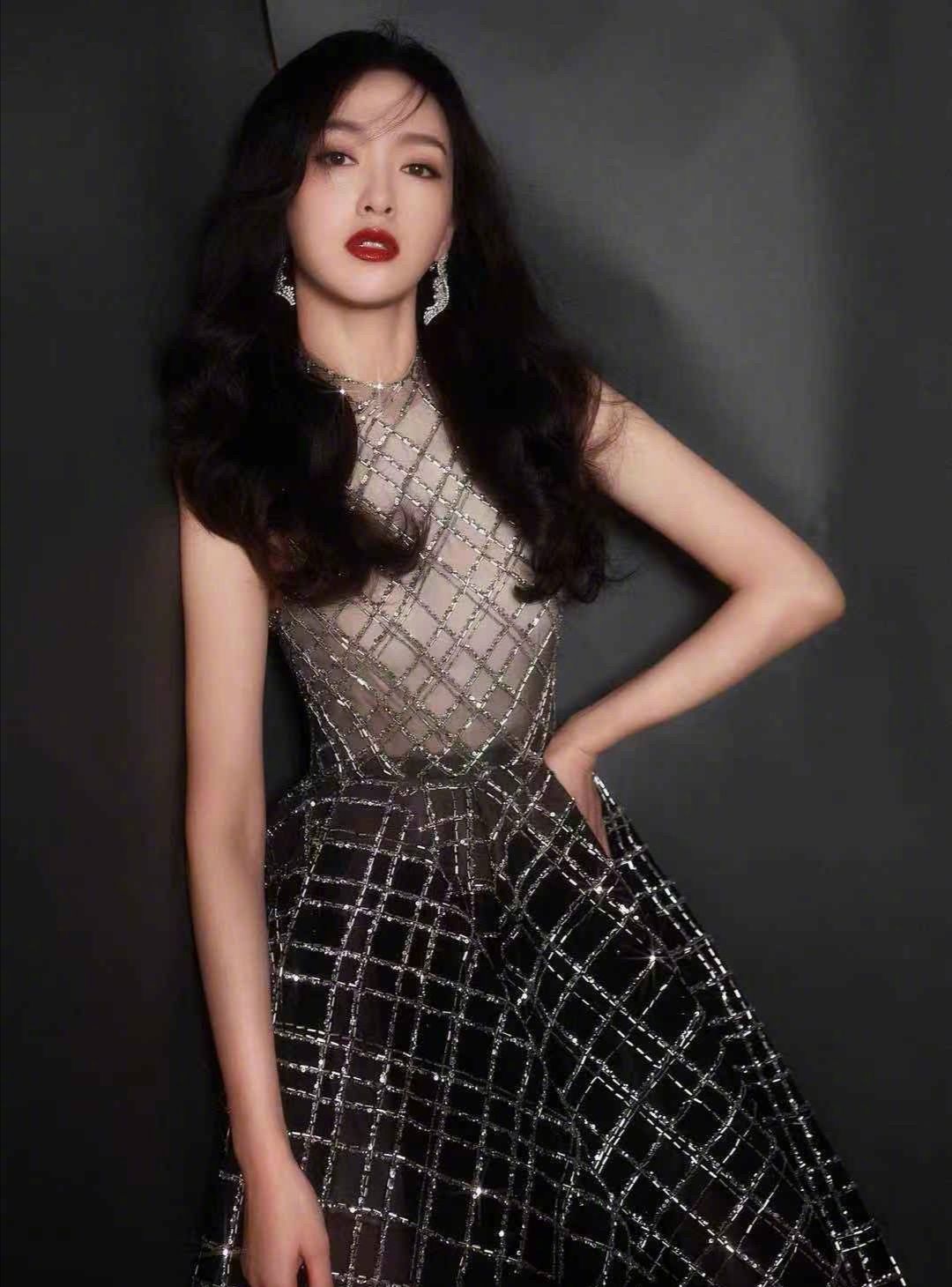 唐嫣红毯造型身穿高定礼服优雅大气时尚靓丽