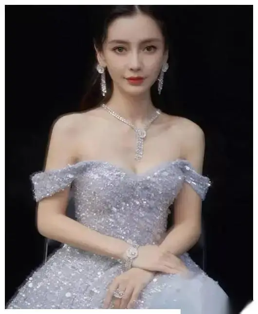 这谁顶得住!杨颖性感写真曝光,魅力四溢引无数粉丝疯狂!