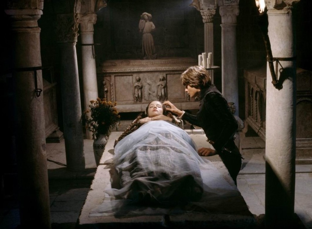 p>《罗密欧与朱丽叶》是由 a target="_blank" href="/item/佛朗哥