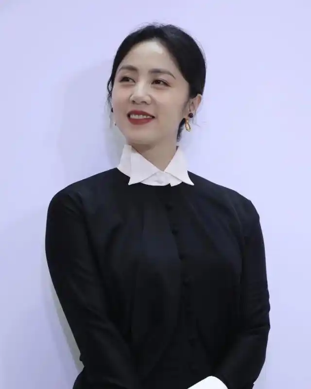 回顾孙莉嫁大6岁黄磊婚后连生三胎大女儿是他们夫妻俩的骄傲