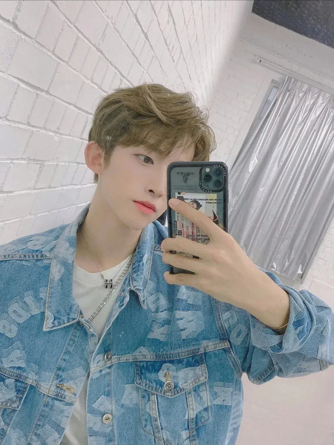 男生如何自拍才帅气