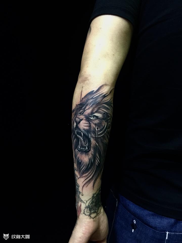 手臂欧美狮子_纹身图案手稿图片_丫丫的纹身作品集