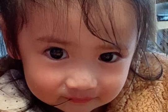 宝宝 这是你自创的抖眉舞吗?太可爱了!