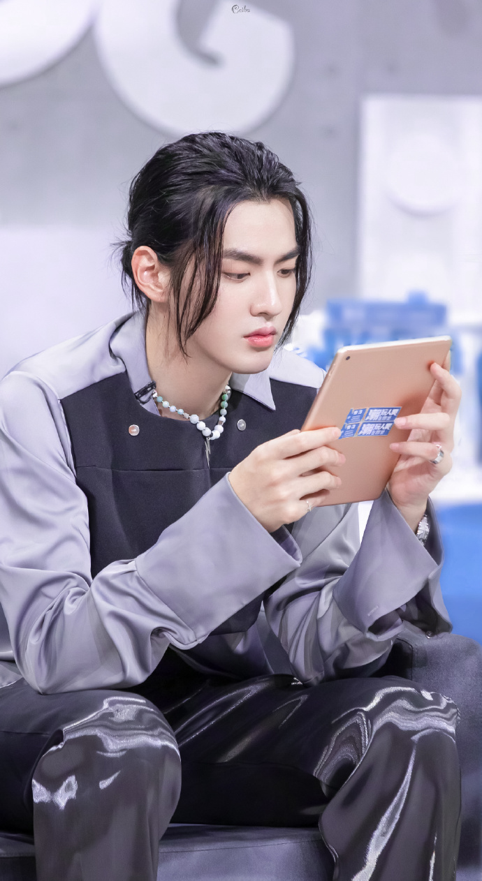 吴亦凡[超话]# |#吴亦凡潮玩人类在哪里# . 来自璠凡kw - 微博