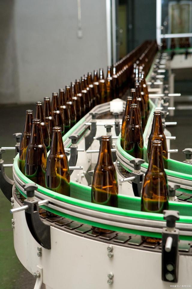 饮料食品行业旋盖机灌装机的应用工作理念