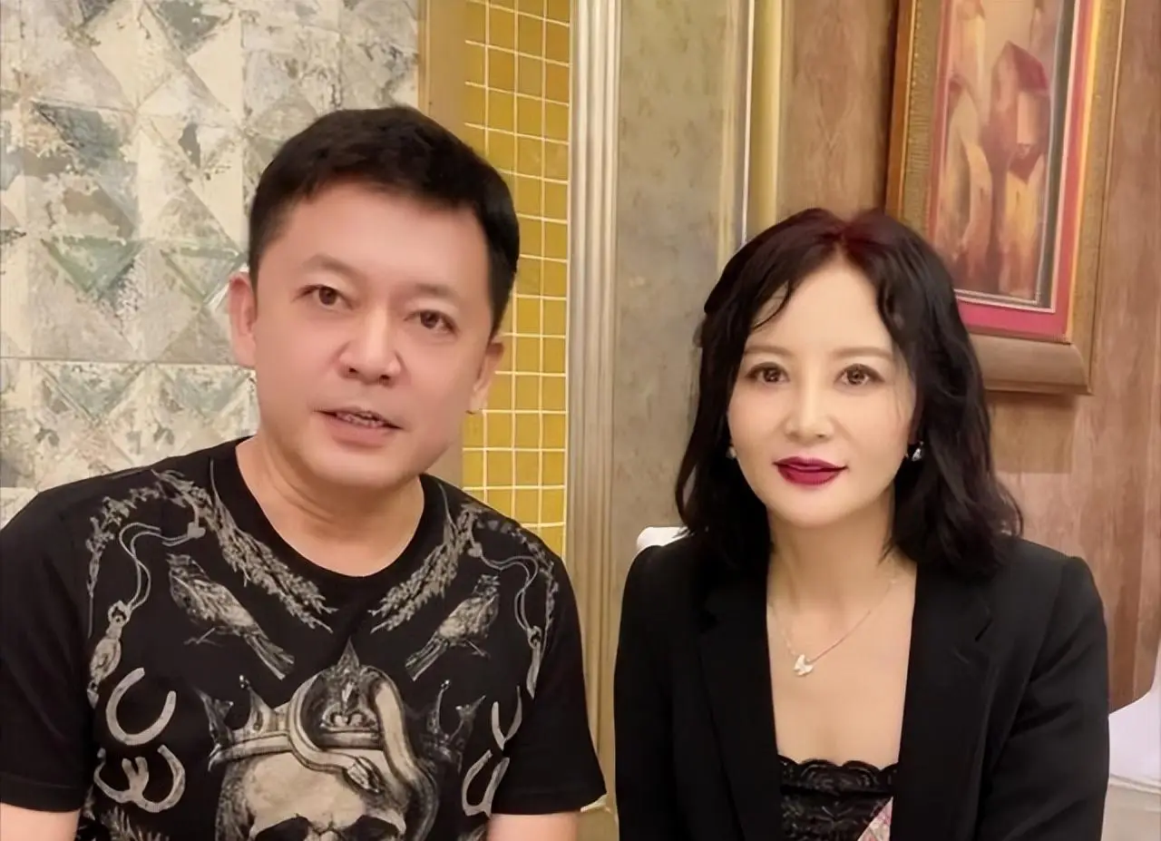 何政军和范雨:结婚30年恩爱如初,60岁后生活简朴,现在生活怎样_父亲