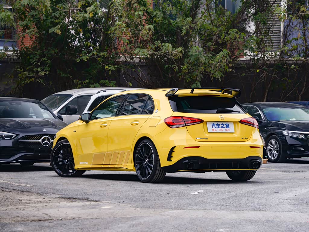 梅赛德斯-amg 奔驰a级amg(进口) 2023款 amg a 35 4matic 灿日特别版